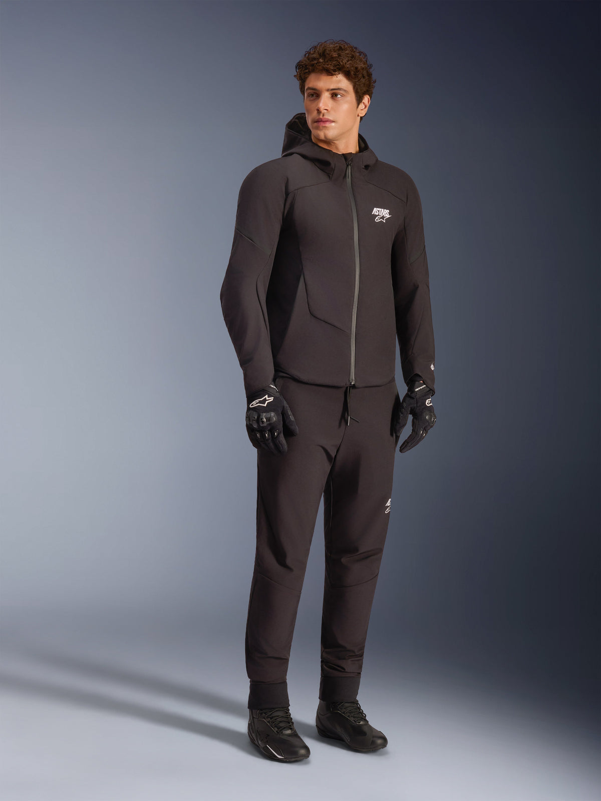 Alpinestars Aeroshell Waterproof Motorjas Zwart, schuin vooraanzicht