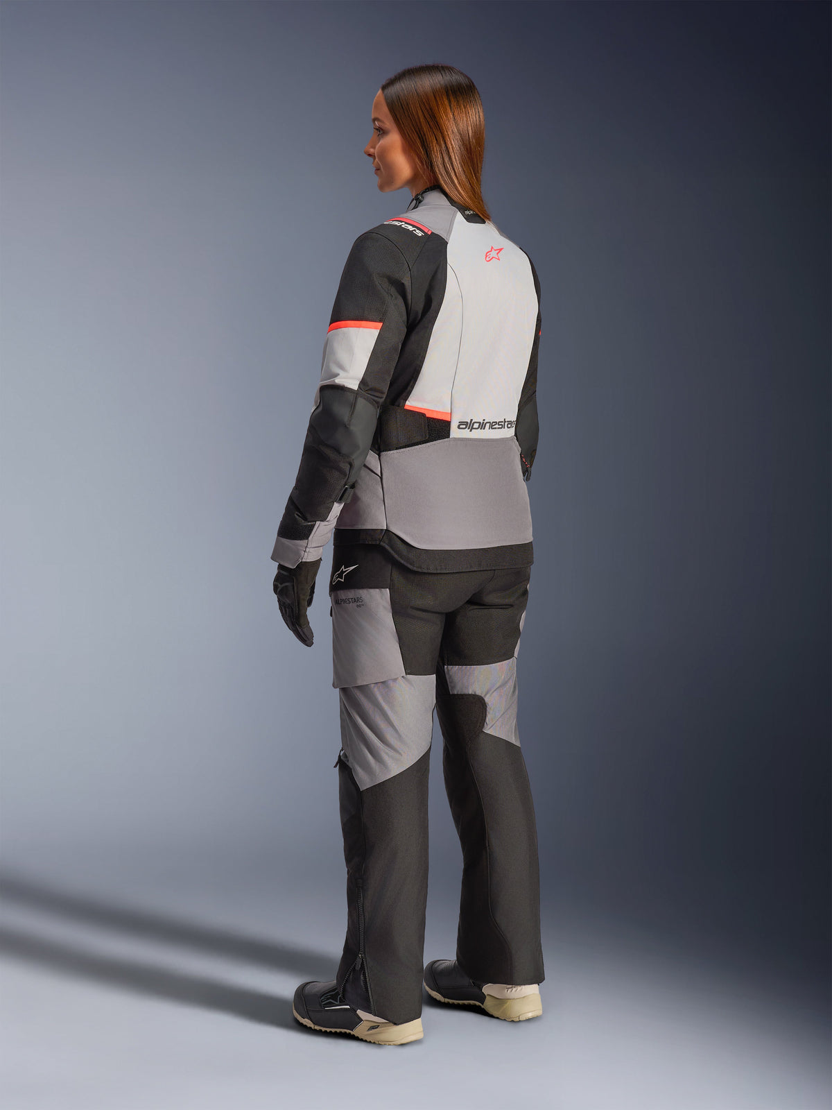 Alpinestars Andes v4 Drystar Motorjas Dames Grijs en rood, schuin achteraanzicht